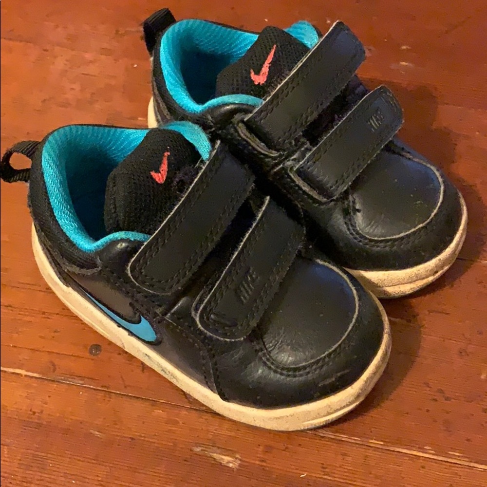 Nike baby boys shoes sz 5C